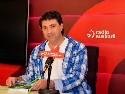 Conversaciones · Tres preguntas a Aitor Ventureira San Miguel, escritor